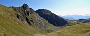 39 Vista sul percorso di salita al colletto del Monte di sopra e verso la cresta per il Monte Valletto